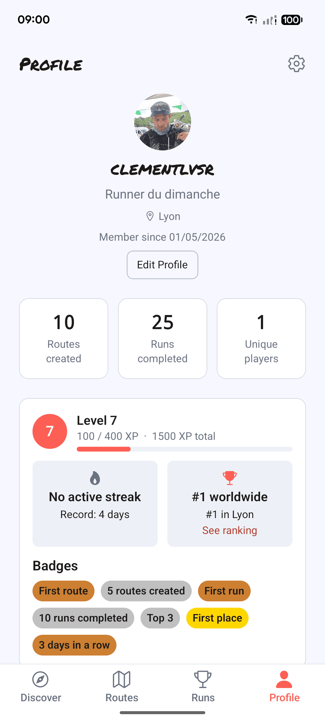 Rootka profile screen with XP, level, badges and stats.